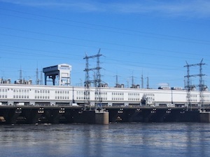 Камская ГЭС закрыла затворы водосливной плотины