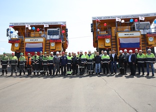 «СУЭК-Хакасия» обновляет парк карьерных автосамосвалов