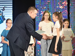 Белоярская АЭС наградила всех круглых отличников города Заречного