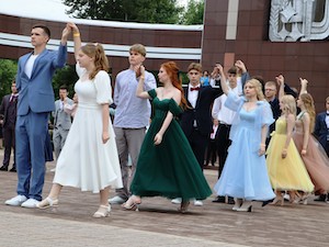 В Нововоронеже прошел общегородской выпускной бал со «Школой Росатома»