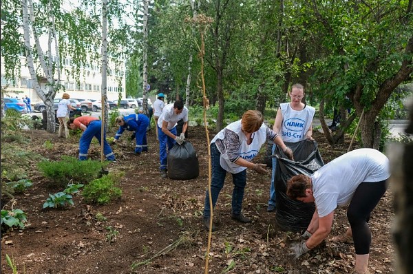 Волонтеры ВИЗ-Стали и ВИЗа  озеленили и благоустроили территорию объединенной промплощадки