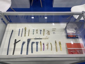 Росатом представил импортозамещающие титановые имплантаты на Евразийском ортопедическом форуме в Казани