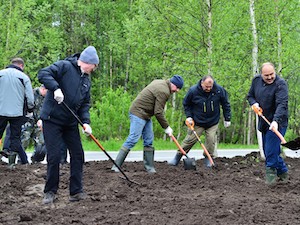 Кольская АЭС: около 1,5 тысяч человек вышли на субботник в городе Полярные Зори