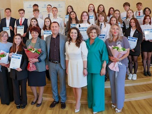 «Восточный Порт» вручил именную стипендию лучшим школьникам Врангеля