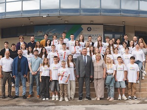 Выставка фотографий победителей проекта «Территория успеха: в объятиях природы» передана в дар Волгодонску