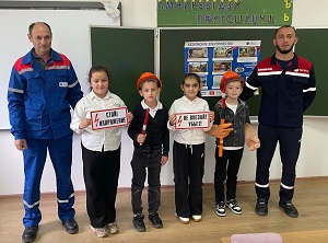 С электричеством на «ты»: «Россети Северный Кавказ» напомнили детям из села Урух правила электробезопасности