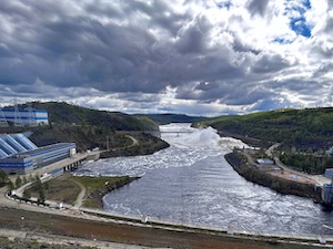 Каскад Вилюйских ГЭС сбрасывает излишки воды вхолостую