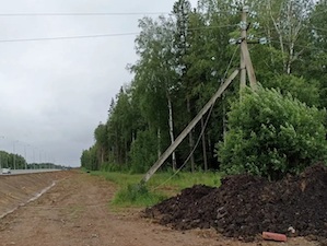 Машинист экскаватора оборвал провода ЛЭП в Перми