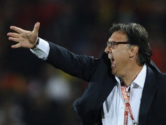 Тренер сборной Парагвая обвинил судью в поражении от Испании