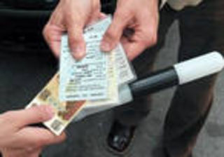 Водителей наказывают за взятки в Карелии чаще, чем автоинспекторов