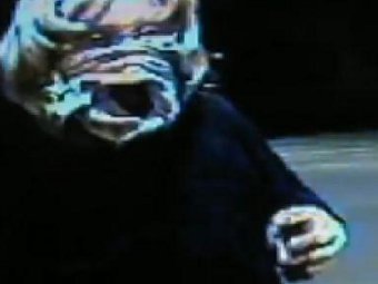 Женщина с нижним бельем на голове обокрала 