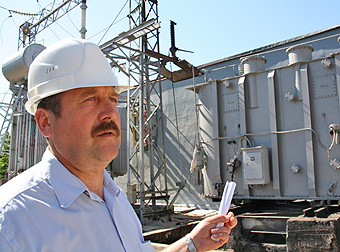 На подстанции «Речная» производят замену трансформатора