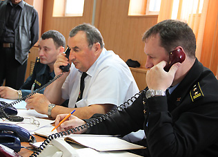 Спасатели продолжают поиски двоих горняков