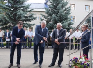 Традиционная красная ленточка на входе в здание ЦУС Уфы сменилась коммуникационным шлейфом