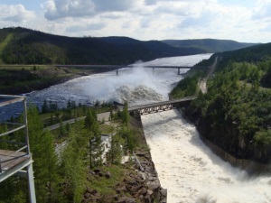 Сегментный затвор водосброса КВГЭС открыт повторно