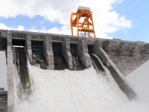 Богучанская ГЭС завершила испытания поверхностного водосброса