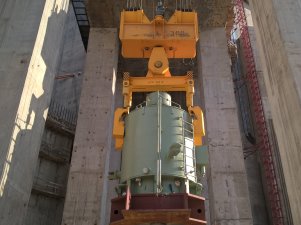 В здании реактора первого энергоблока строящейся Ленинградской АЭС установлен электродвигатель ГЦНА