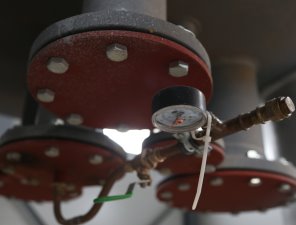 На стройплощадке Ленинградской АЭС монтируют оборудовани пускорезервной электрокотельной