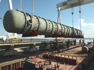 Волгограднефтемаш отправил на Омский НПЗ крупногабаритное оборудование