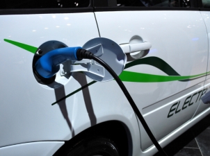 Ростех оборудует федеральные трассы зарядками для электромобилей
