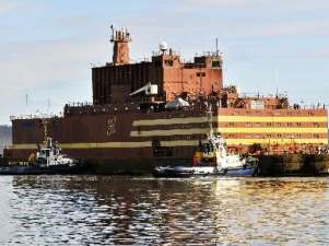 Реакторы первого в мире плавучего атомного энергоблока загружаются ядерным топливом