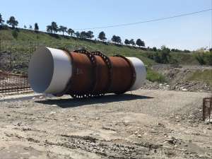 На стройплощадке Усть-Джегутинской МГЭС монтируют напорный трубопровод