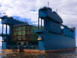 «РосРАО» доставило плавбазу из акватории Белого моря в отделение Сайда-Губа для утилизации