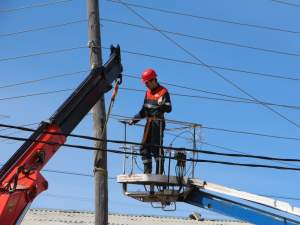 Гроза и сильный ветер стали причиной отключений электроэнергии на западе Якутии