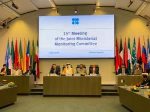 Продление соглашения ОПЕК+ не приведет к снижению инвестиций в нефтедобывающую отрасль России