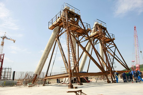 На Курской АЭС-2 начали установку колонн основания самой высокой в России градирни