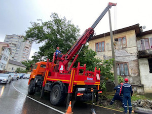 Восстановительные работы в Сочи осложняются размытыми дорогами