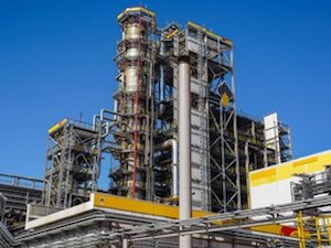 Куйбышевский НПЗ установил городские экраны с данными о состоянии воздуха