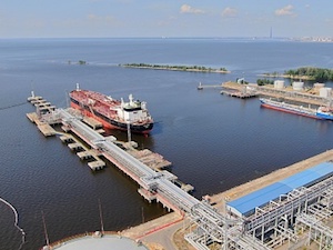Петербургский нефтяной терминал сократил объем перевалки
