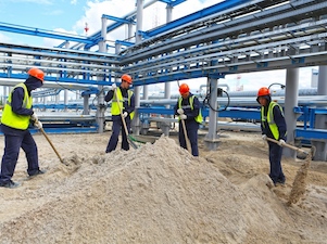 На Уренгойском нефтегазоконденсатном месторождении начали работу студенческие стройотряды