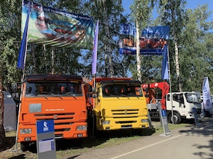 КАМАЗ представил на выставке в Омске новый автотопливозаправщик