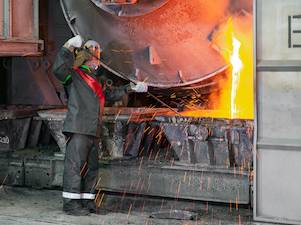 «Уралэлектромедь» приурочила юбилейную плавку свинца к трем памятным датам