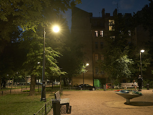 В Петербурге стал светлым сквер между 9-й и 10-й Советскими улицами