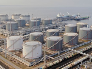 Петербургский нефтяной терминал в первом полугодии 2022 года снизил объем перевалки на 12%