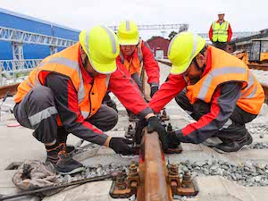 Монтёры пути открыли конкурс профмастерства в «Восточном Порту»