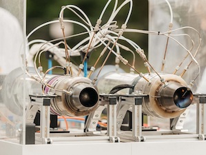 В Томском политехе запустили пилотную установку для тестирования авиационных топлив