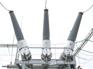 МЭС Сибири заменили высоковольтные вводы на крупнейшей в Хакасии подстанции 220 кВ