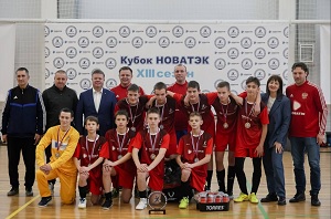 «НОВАТЭК-Челябинск» построил 44-ю современную мини-футбольную площадку для юных спортсменов региона