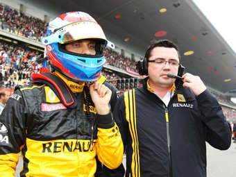 В Renault не торопятся продлевать контракт с Виталием Петровым