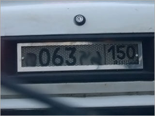 ГИБДД начинает лишать прав за сетки на номерах