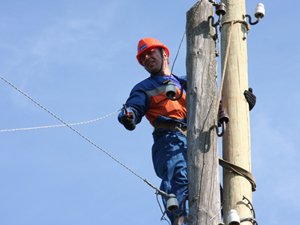 «Архэнерго» восстанавливает ВЛ, пострадавшую от пожара