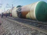 На Украине сошли с рельсов и загорелись 11 цистерн с нефтепродуктами