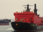 Российское надводное судно достигло Северного полюса в сотый раз