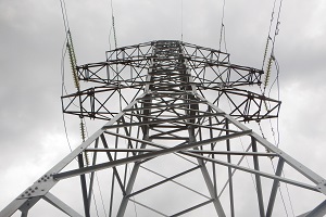 ФСК проводит антикоррозийную обработку опор ЛЭП в Ростовской области