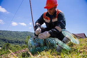 ФСК ЕЭС установила 6,5 тысяч современных изоляторов на ЛЭП юга России