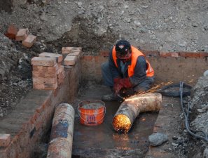 ЮСТК готовит к зиме крупный участок теплотрассы в центре Абакана